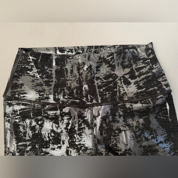 Lululemon Wunder Under High-Rise Tight Foil 28" Size 6 Metallic Shiny Smooth - Picture 6 of 9